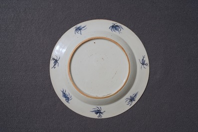 Een Chinees Imari-stijl bord naar Cornelis Pronk, &quot;De parasoldames&quot;, Qianlong, ca. 1736-1738